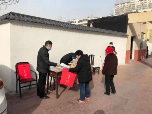 郑州银行分支机构积极开展新春送福活动